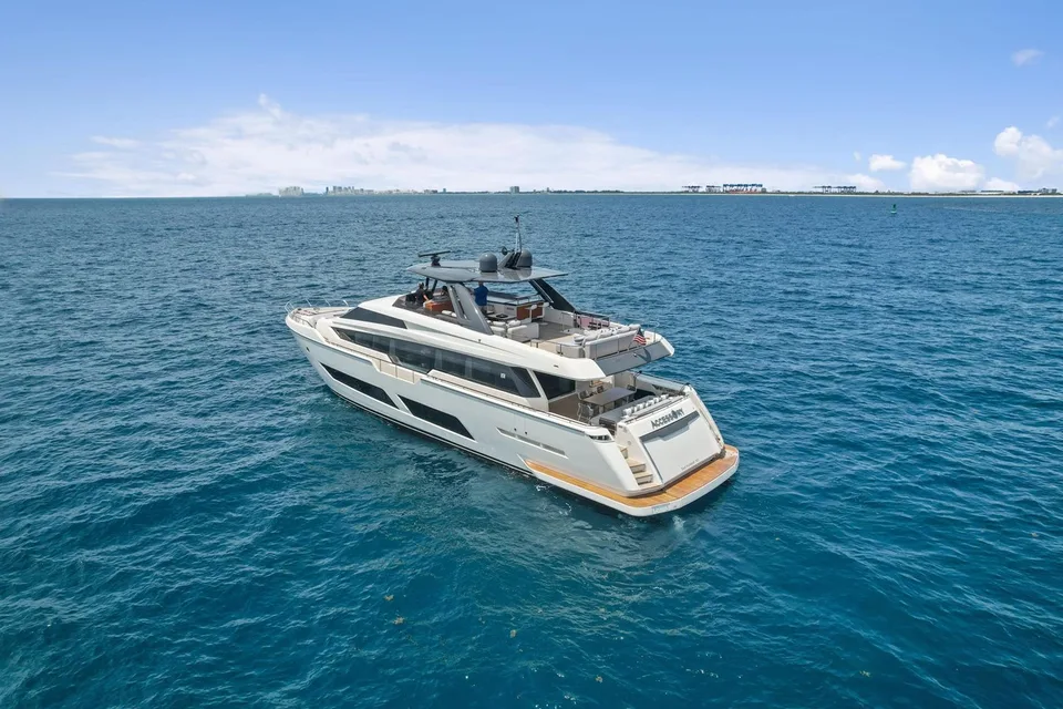 Ferretti Yachts 850