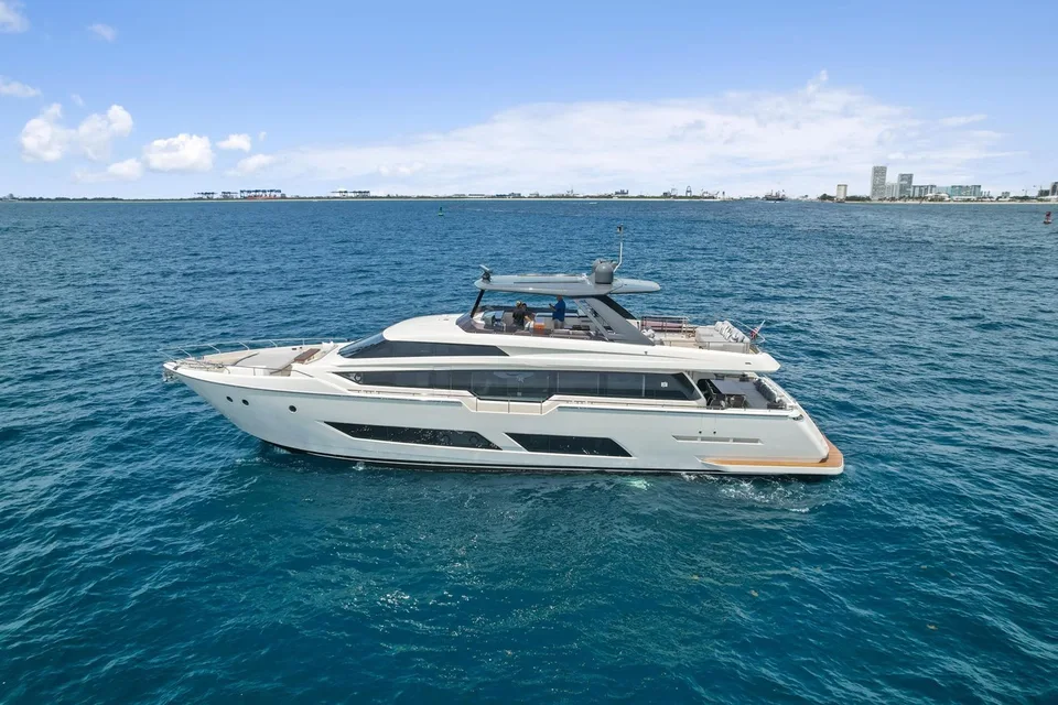 Ferretti Yachts 850