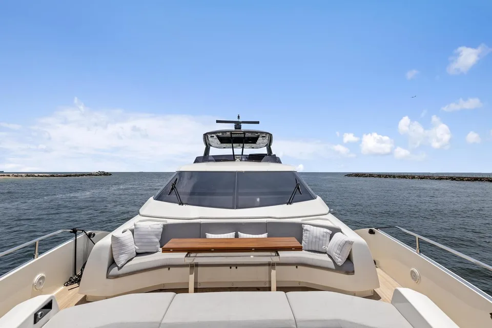 Ferretti Yachts 850