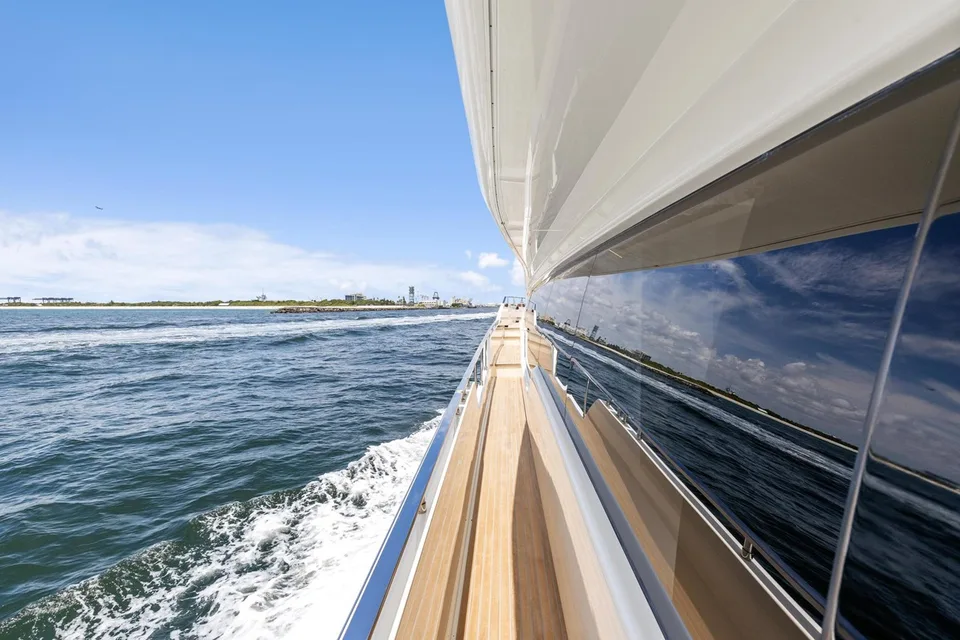 Ferretti Yachts 850