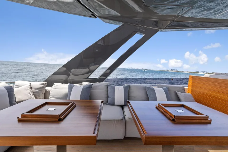 Ferretti Yachts 850