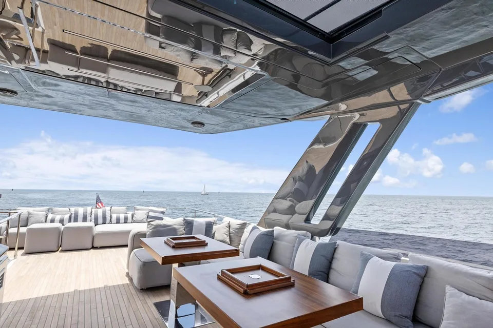 Ferretti Yachts 850