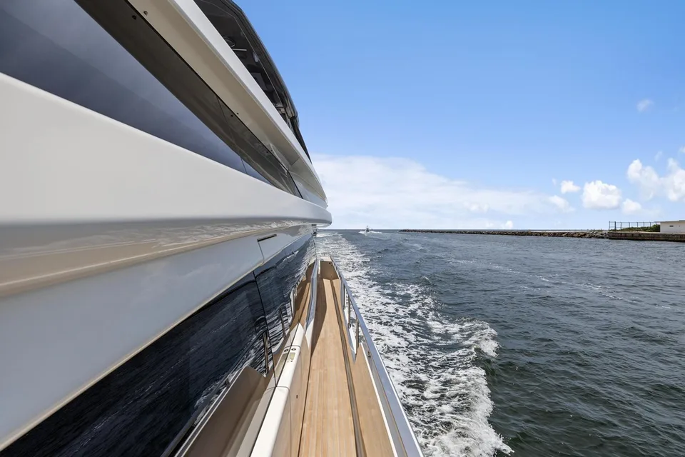 Ferretti Yachts 850