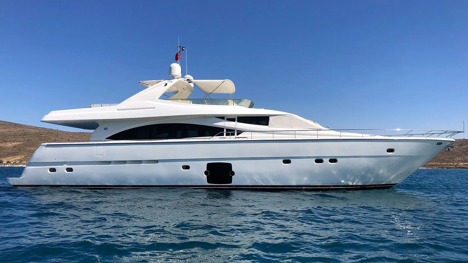 Ferretti Yachts 830