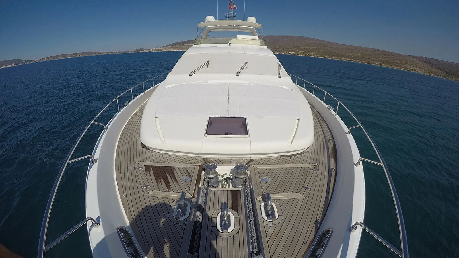 Ferretti Yachts 830