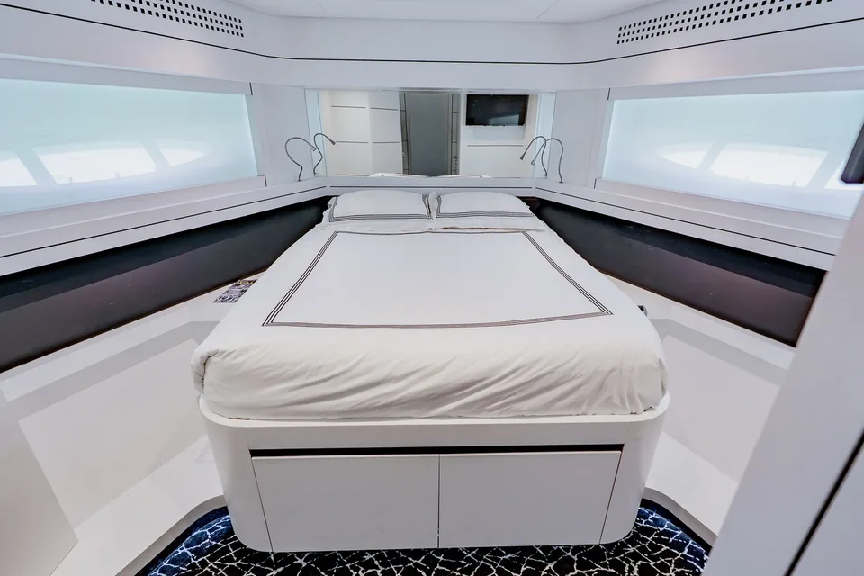 Pershing 80
