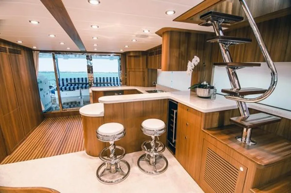 Johnson Skylounge with Hydraulic Platform