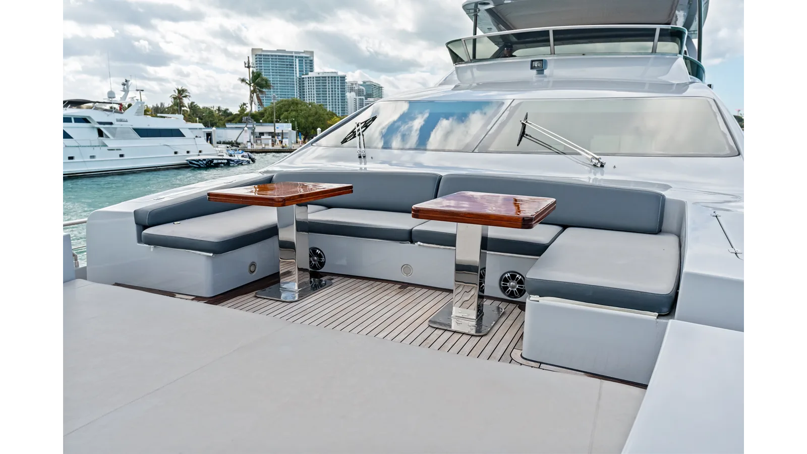 Azimut Flybridge 85