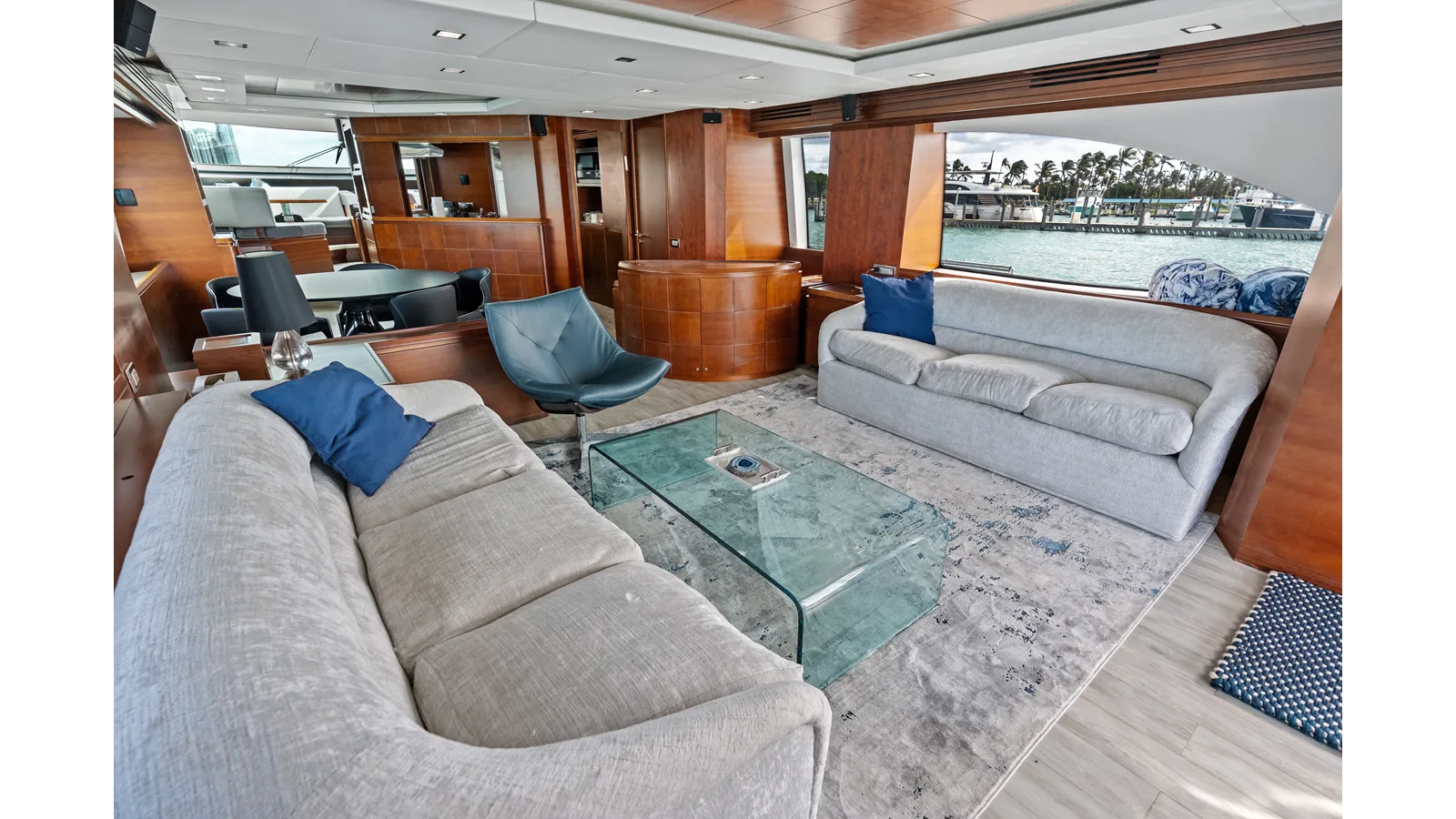 Azimut Flybridge 85