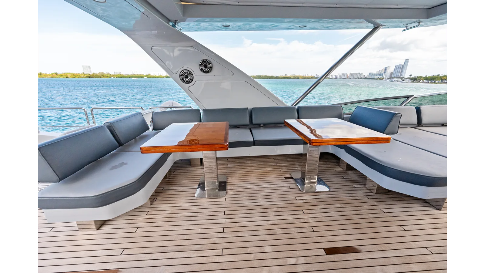 Azimut Flybridge 85