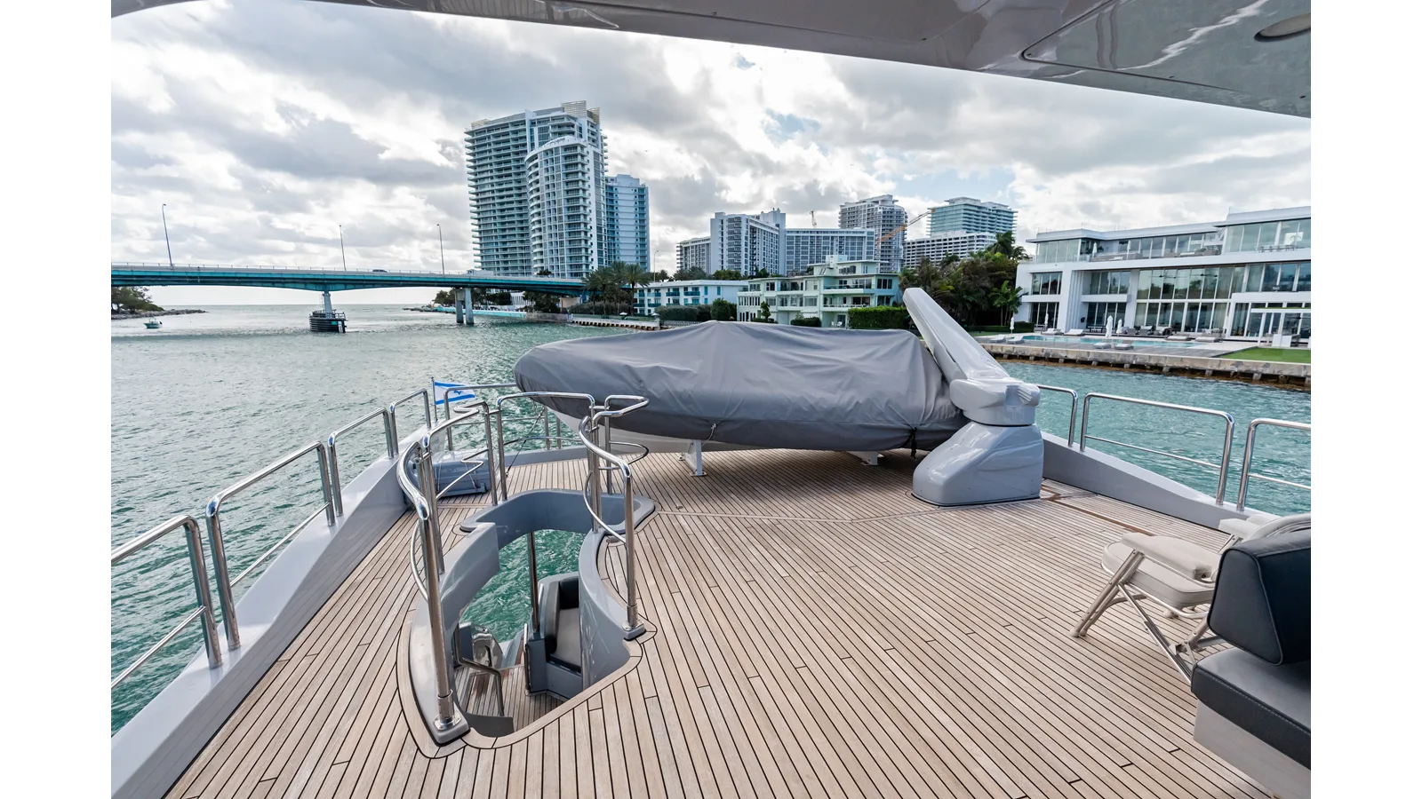 Azimut Flybridge 85