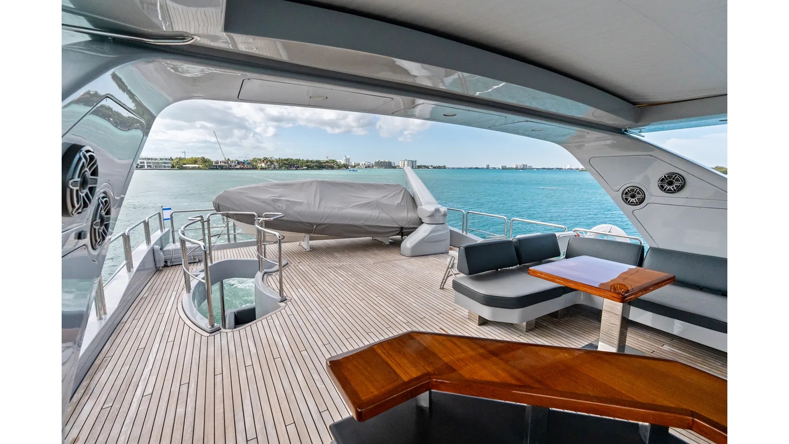 Azimut Flybridge 85