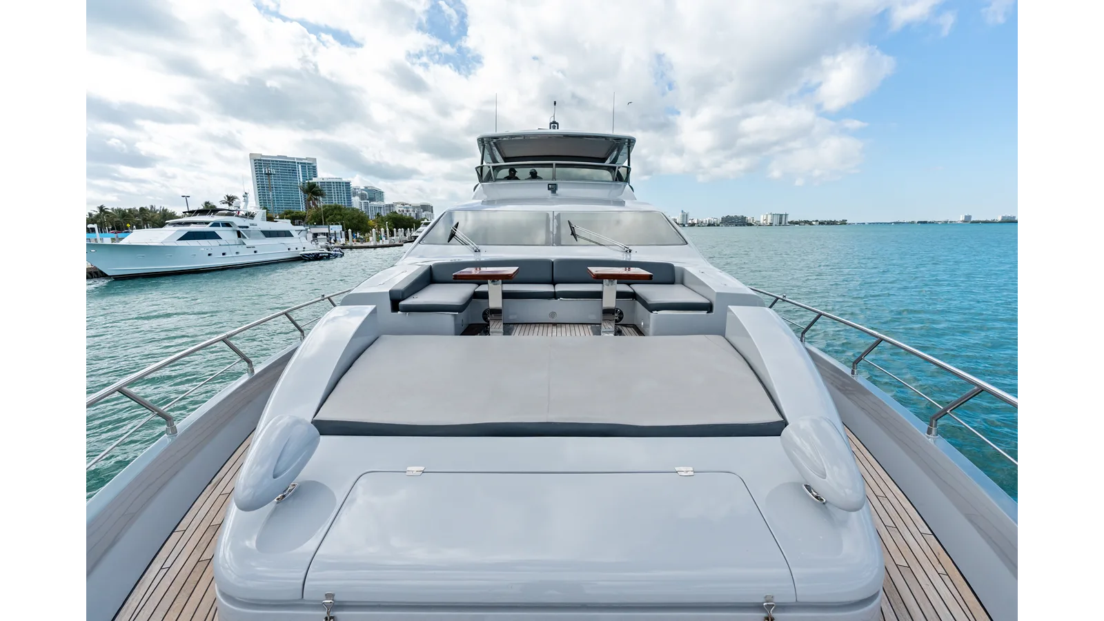 Azimut Flybridge 85
