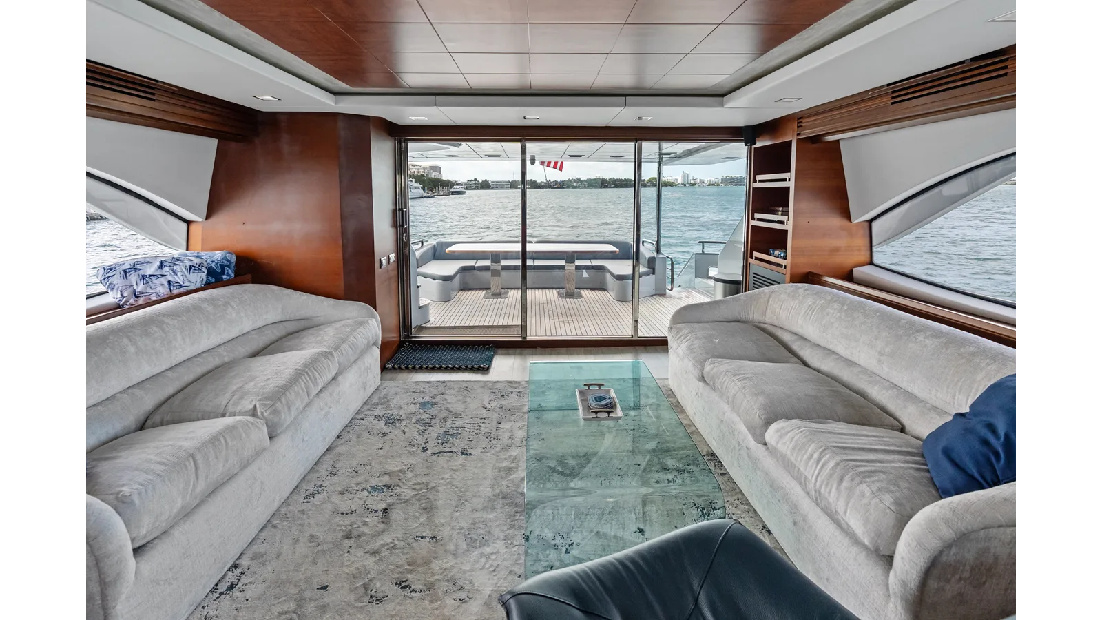 Azimut Flybridge 85