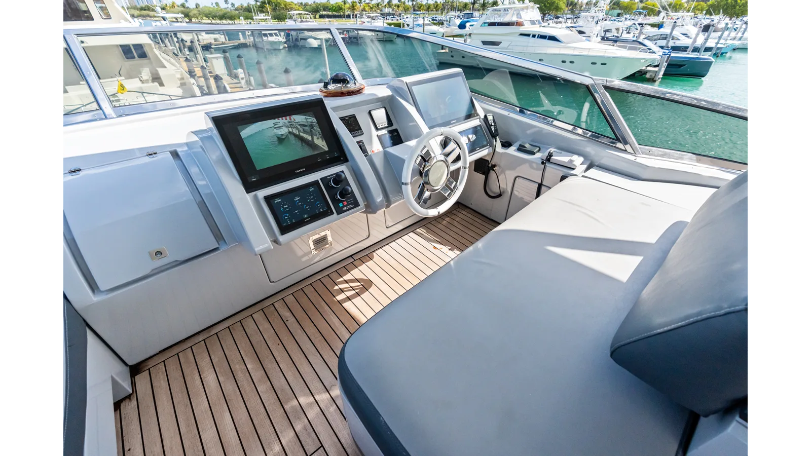 Azimut Flybridge 85