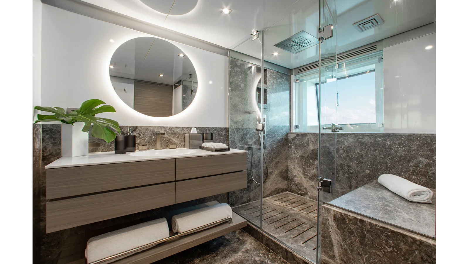 Benetti Veloce 140