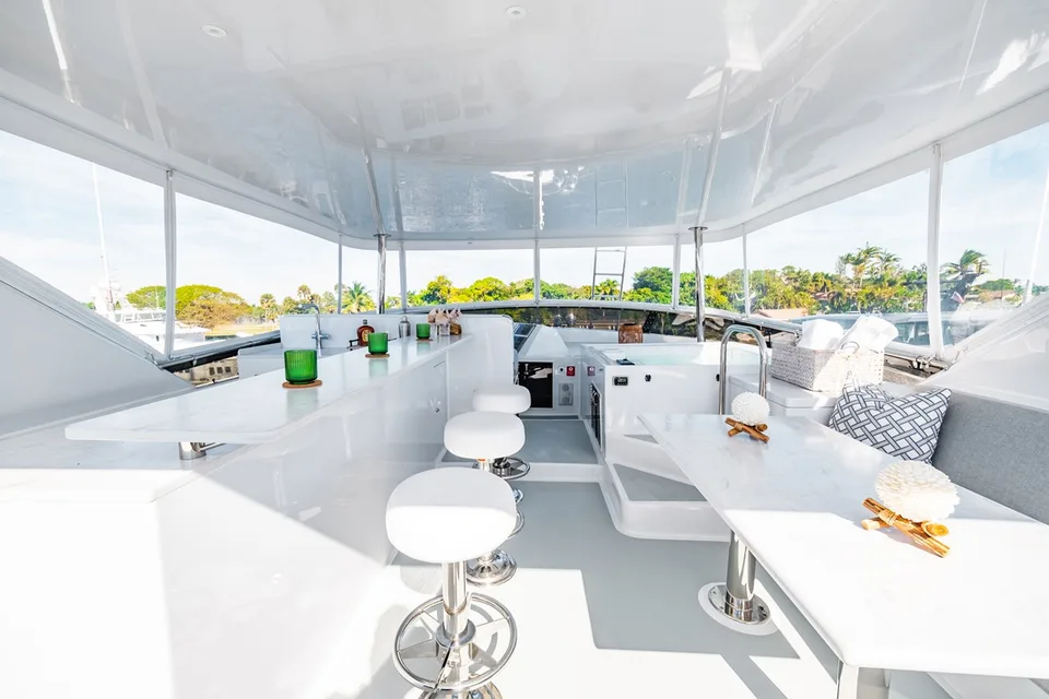 Hatteras Flybridge Motor Yacht