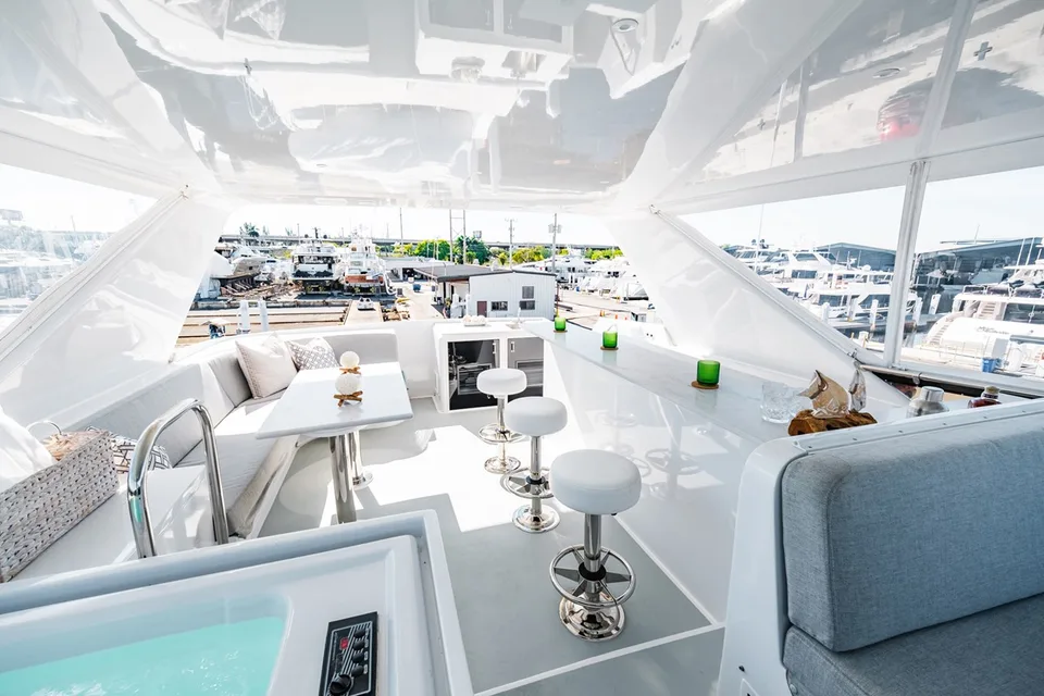 Hatteras Flybridge Motor Yacht