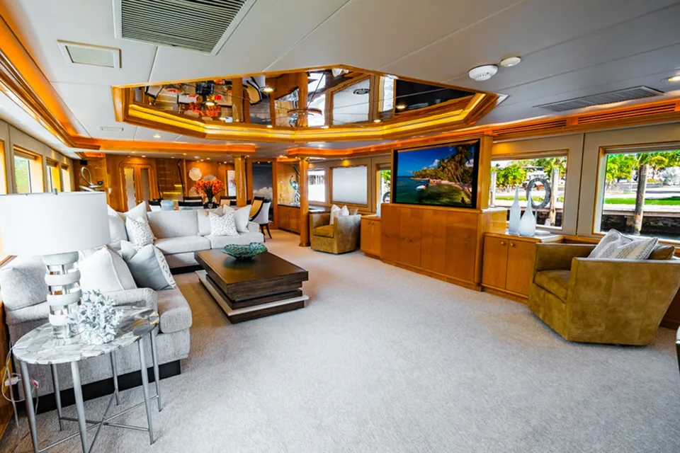 Hatteras Flybridge Motor Yacht