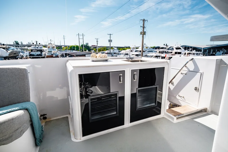 Hatteras Flybridge Motor Yacht