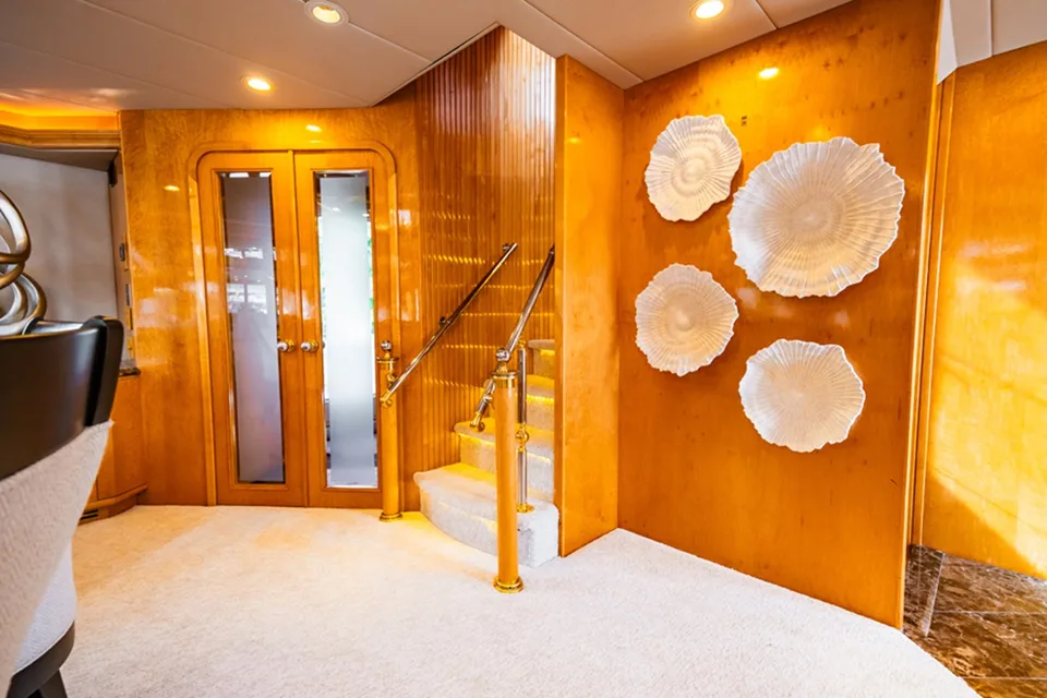 Hatteras Flybridge Motor Yacht