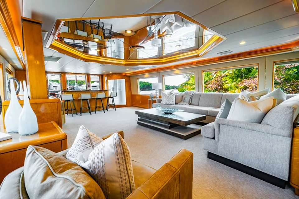 Hatteras Flybridge Motor Yacht