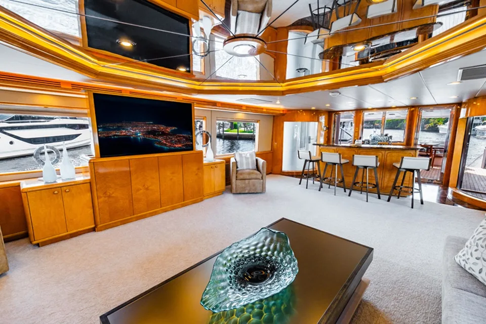 Hatteras Flybridge Motor Yacht