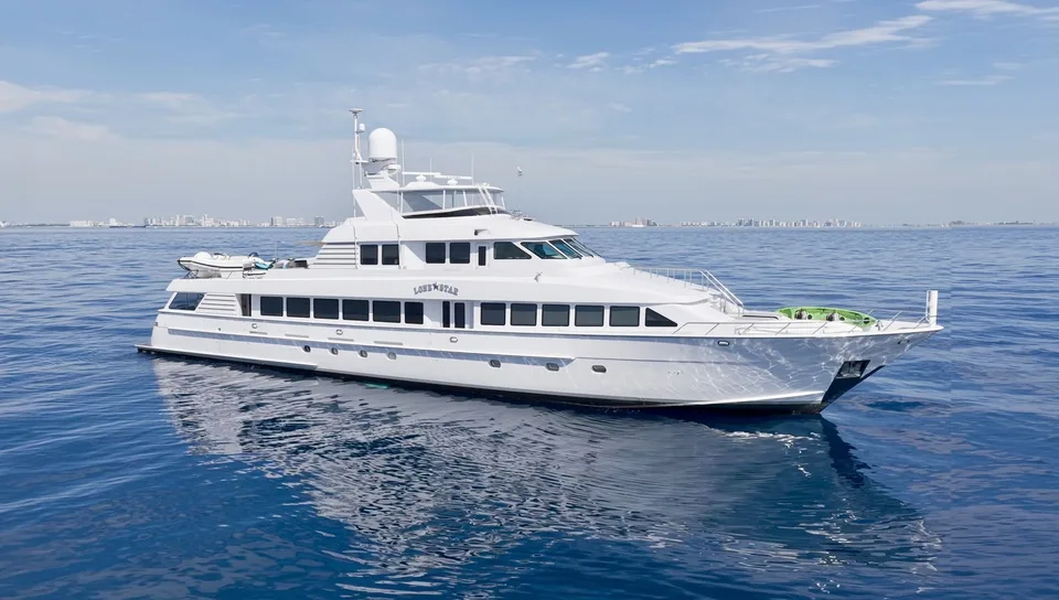Hatteras Flybridge Motor Yacht