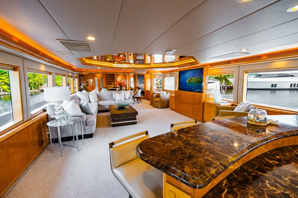 Hatteras Flybridge Motor Yacht