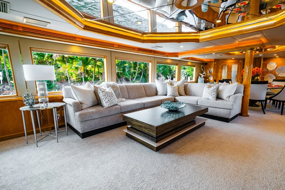 Hatteras Flybridge Motor Yacht