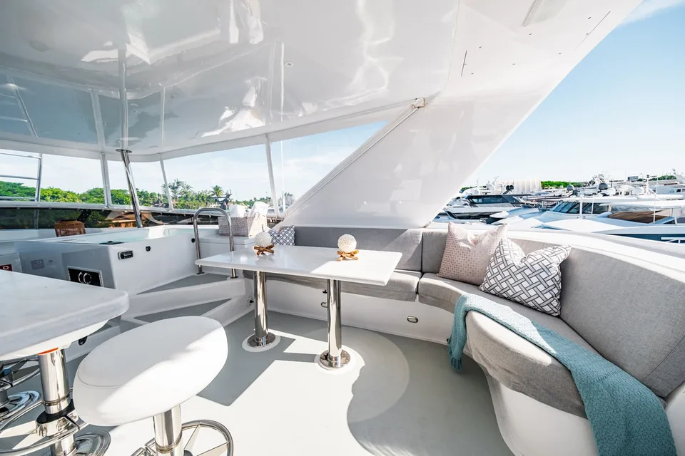 Hatteras Flybridge Motor Yacht