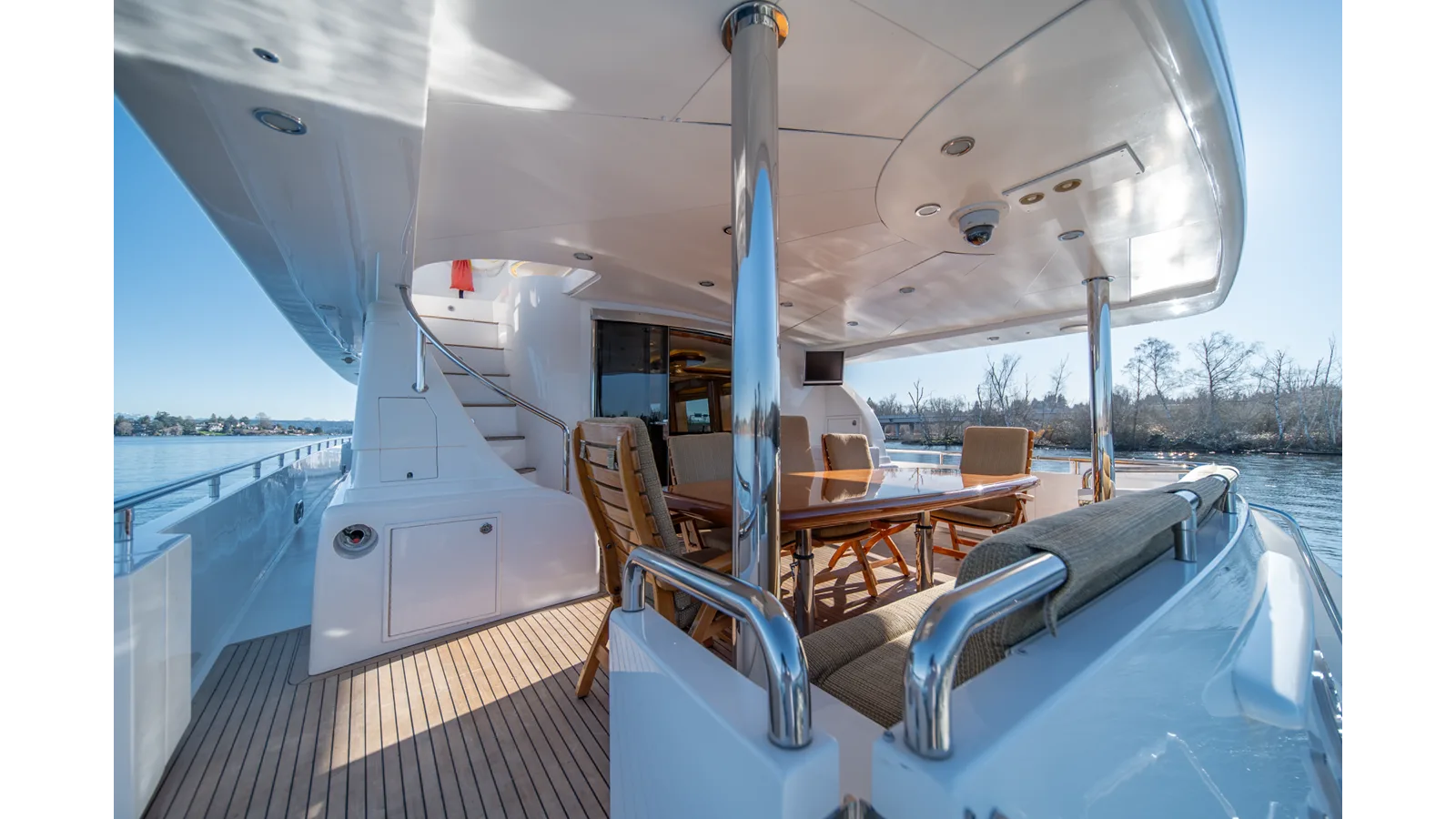 Horizon 82 SkyLounge