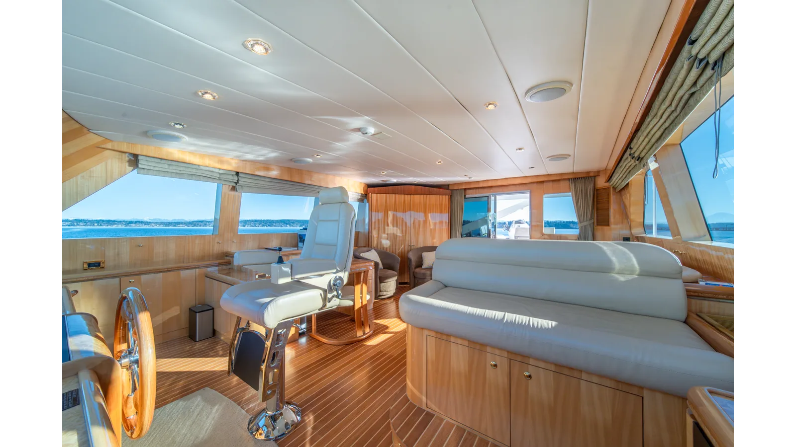 Horizon 82 SkyLounge