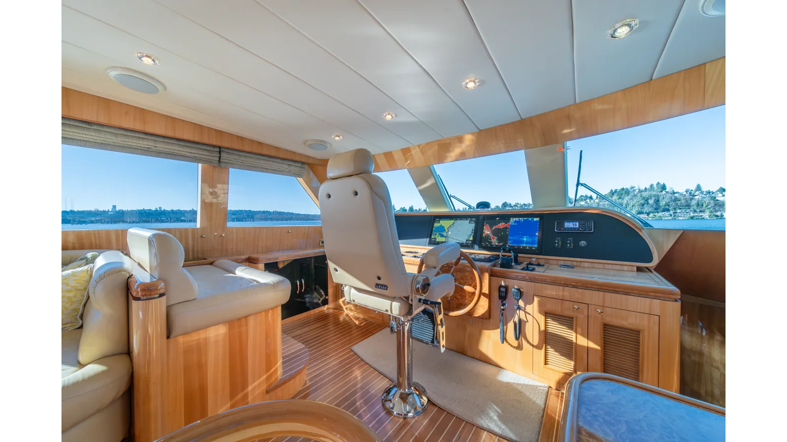 Horizon 82 SkyLounge
