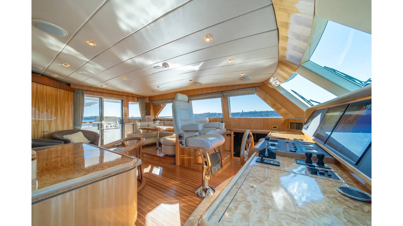 Horizon 82 SkyLounge