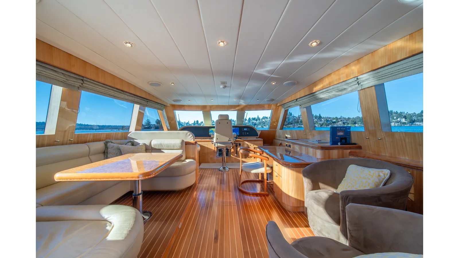 Horizon 82 SkyLounge