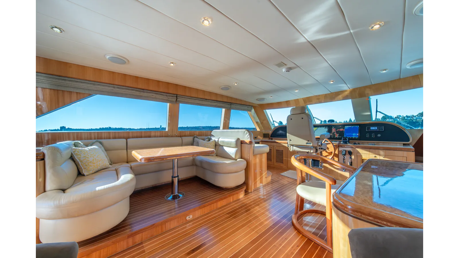 Horizon 82 SkyLounge