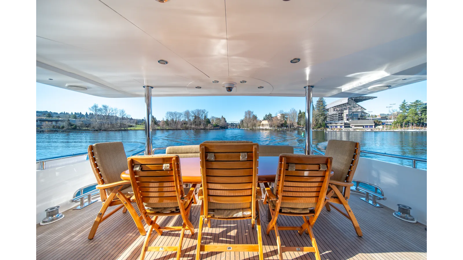 Horizon 82 SkyLounge