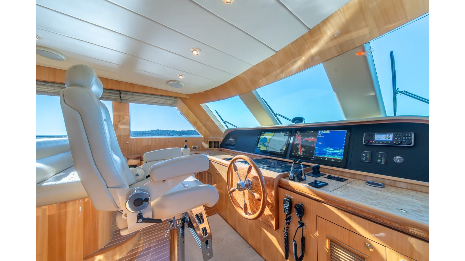 Horizon 82 SkyLounge
