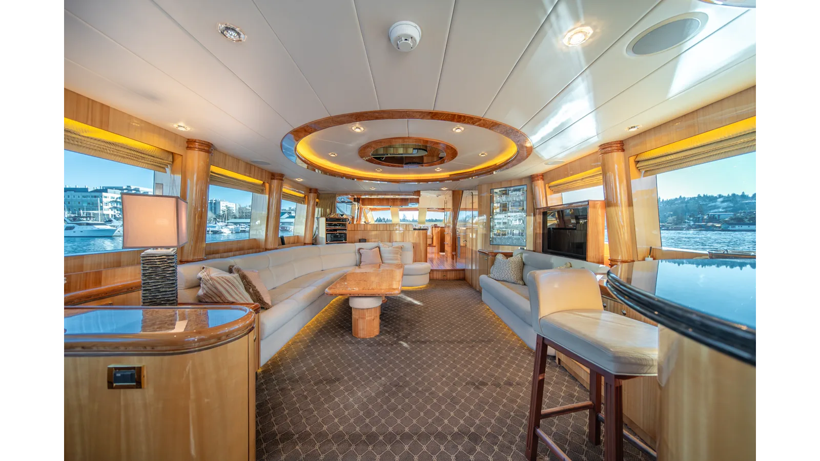 Horizon 82 SkyLounge