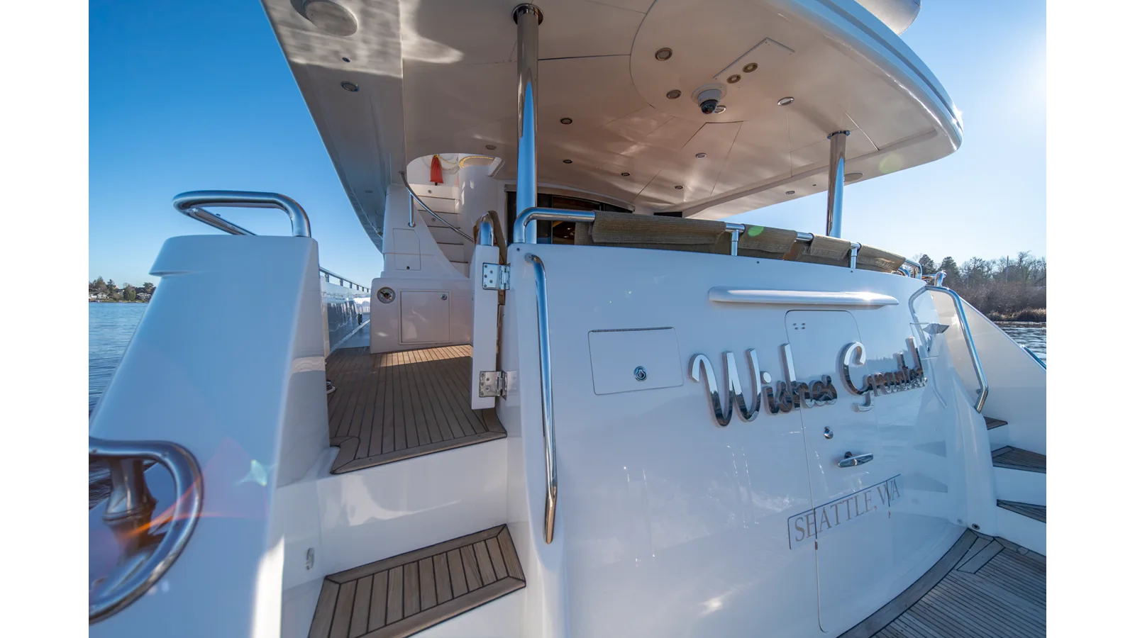 Horizon 82 SkyLounge