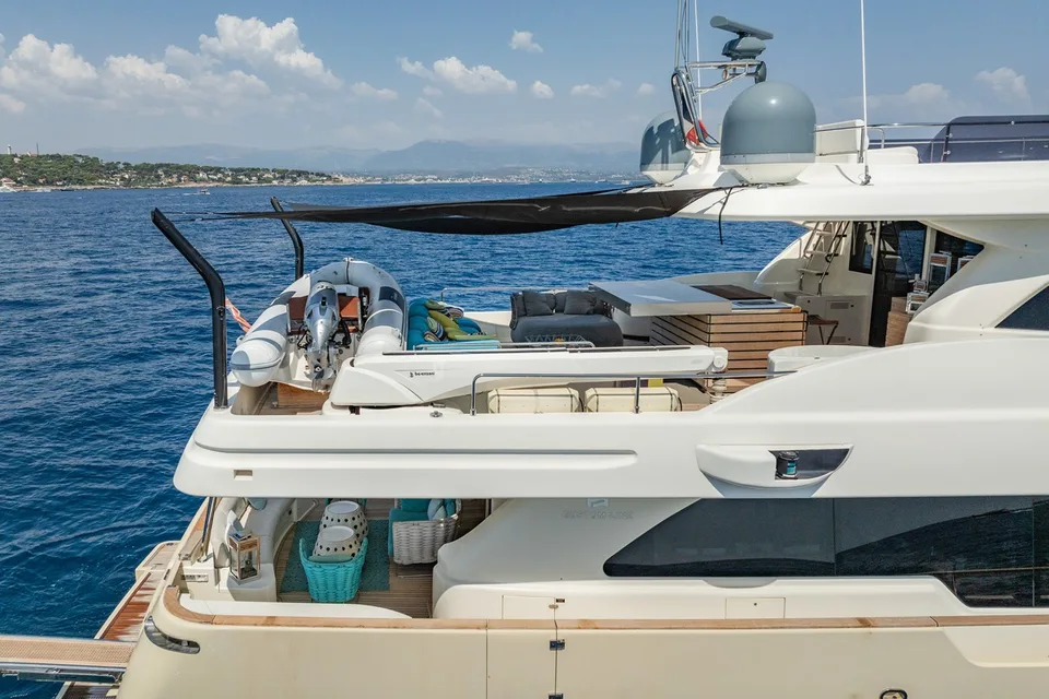Ferretti Custom Line NAVETTA 26 CRESCENDO