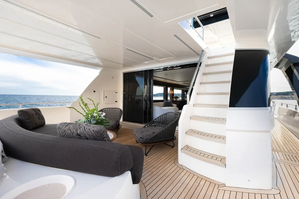 Sanlorenzo Cayman Yachts F920