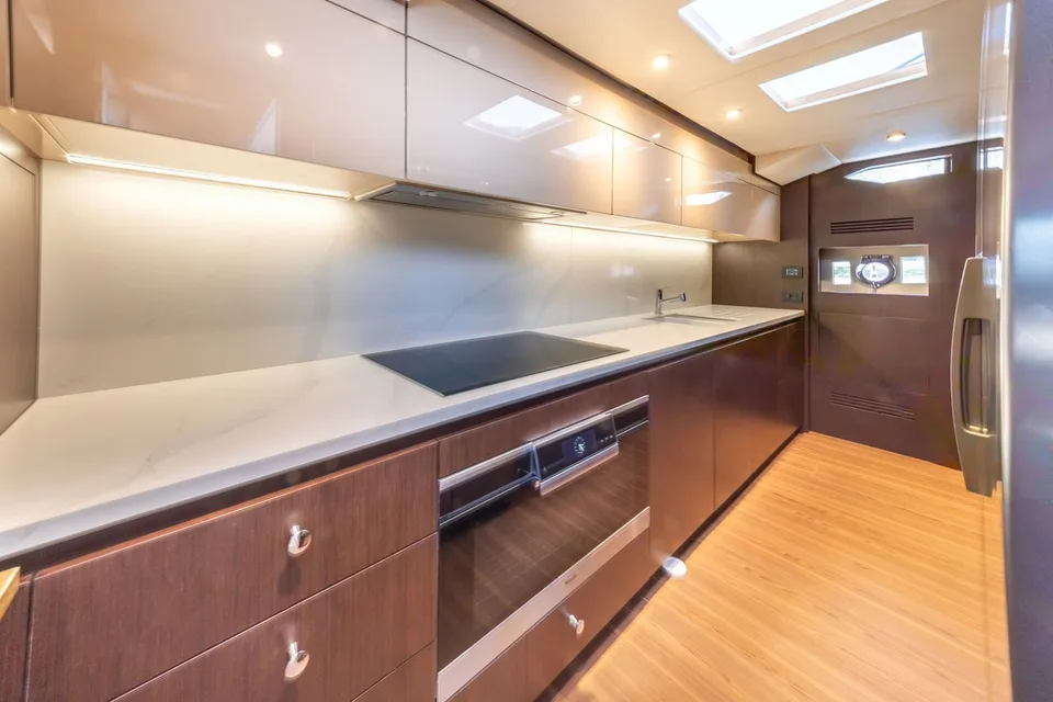 Sanlorenzo Cayman Yachts F920