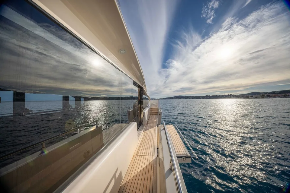 Sanlorenzo Cayman Yachts F920