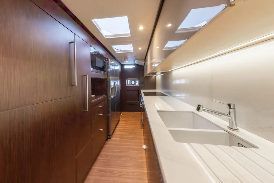 Sanlorenzo Cayman Yachts F920