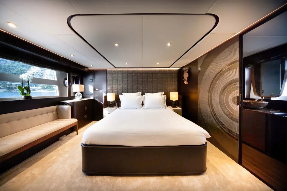 Sanlorenzo Cayman Yachts F920