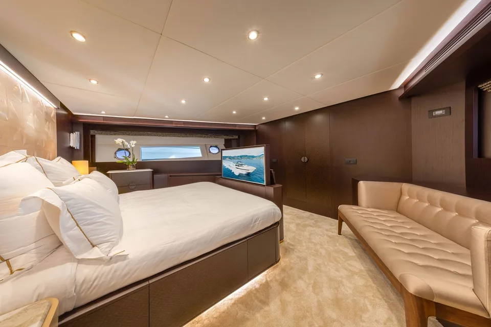 Sanlorenzo Cayman Yachts F920