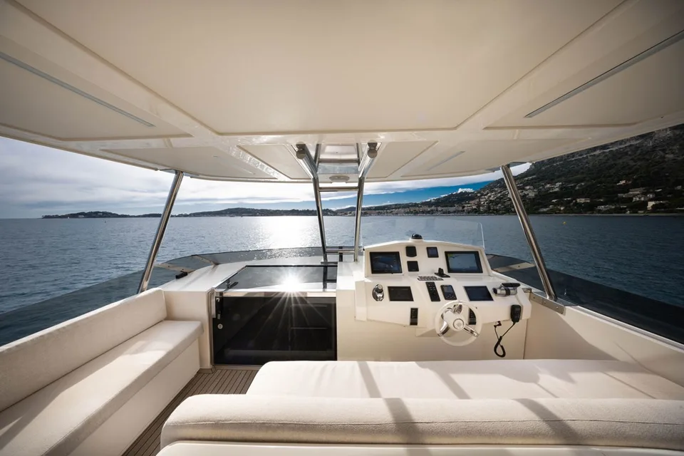 Sanlorenzo Cayman Yachts F920
