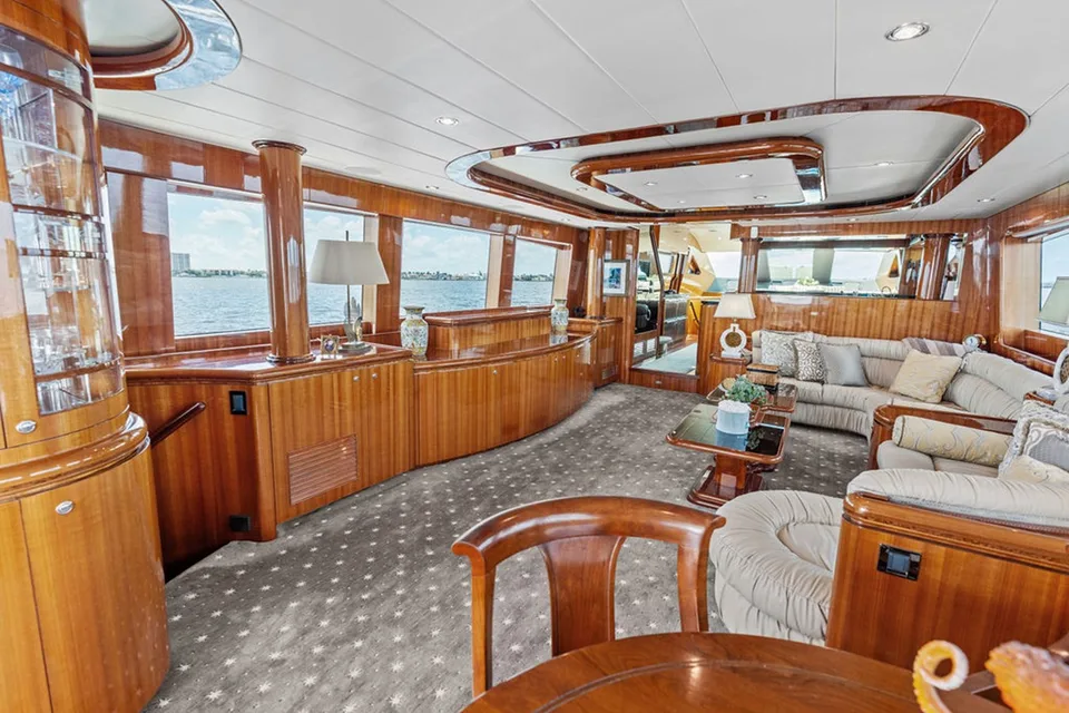 Horizon 82 Skylounge